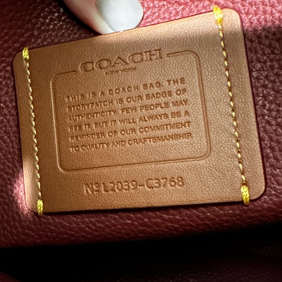 EUC Coach Tyler Caryall all leather tote - Picture 12 of 12